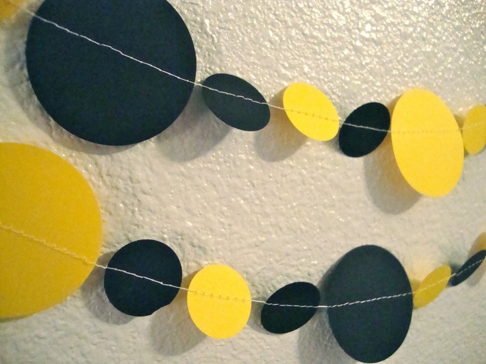 Bumble Bee Party Garland, Black and Yellow Garland, Paper Circle Garland, Bee Birthday, Bee Baby Shower Decor, Bee Birthday Decoration