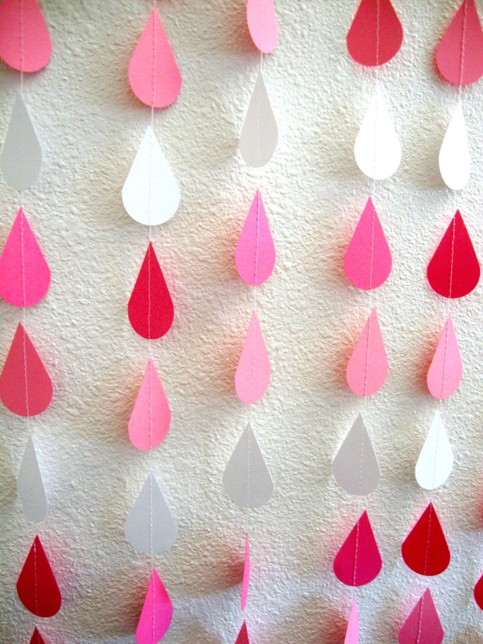 White and Pink Raindrops, Pink Sprinkle Garland, Raindrop Garland, Girl Baby Shower, Shower Decoration, Baby Shower Backdrop, Girl Sprinkle