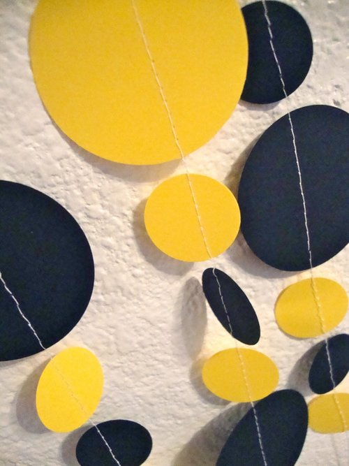 Bumble Bee Party Garland, Black and Yellow Garland, Paper Circle Garland, Bee Birthday, Bee Baby Shower Decor, Bee Birthday Decoration