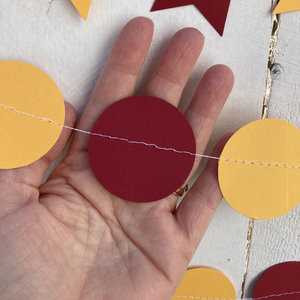 Maroon and Gold Circle Garland, Burgundy and Gold Graduation Decoration, Minnesota University Colors, Dorm Decoration, Calvin Celebration