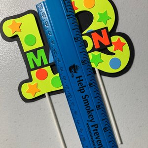Glow Party Cake Topper, Neon Yellow Number, Birthday Decoration, Personalized Topper, Glow in the Dark Decor, Skate Party, Boy Teen Birthday