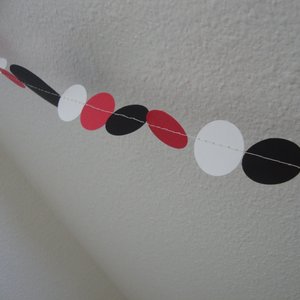 Red Black and White Graduation Garland, Paper Circle Garland, Graduation Decoration, High School Grad Decor, College Graduation Decor