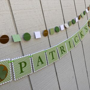 Saint Patrick's Day mantel sign, green and gold banner, March home decor, Irish pub decoration, Three-leaf clover, luck of the Irish