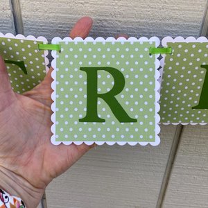 Saint Patrick's Day mantel sign, green and gold banner, March home decor, Irish pub decoration, Three-leaf clover, luck of the Irish