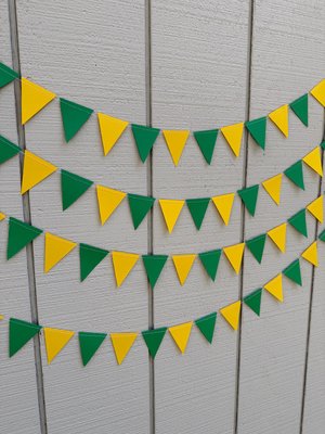 Green and Yellow Flag Pennant, Paper Graduation Party Garland, Dorm Decor, Back to School Party, University of Oregon, University of Vermont