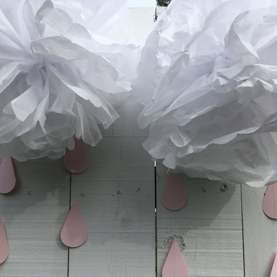 White Pompom Clouds, Tissue Paper Pompoms, Baby Shower Pompoms, Baby Sprinkle Clouds, Paper Clouds, Baby Shower Decoration, Raindrop Clouds