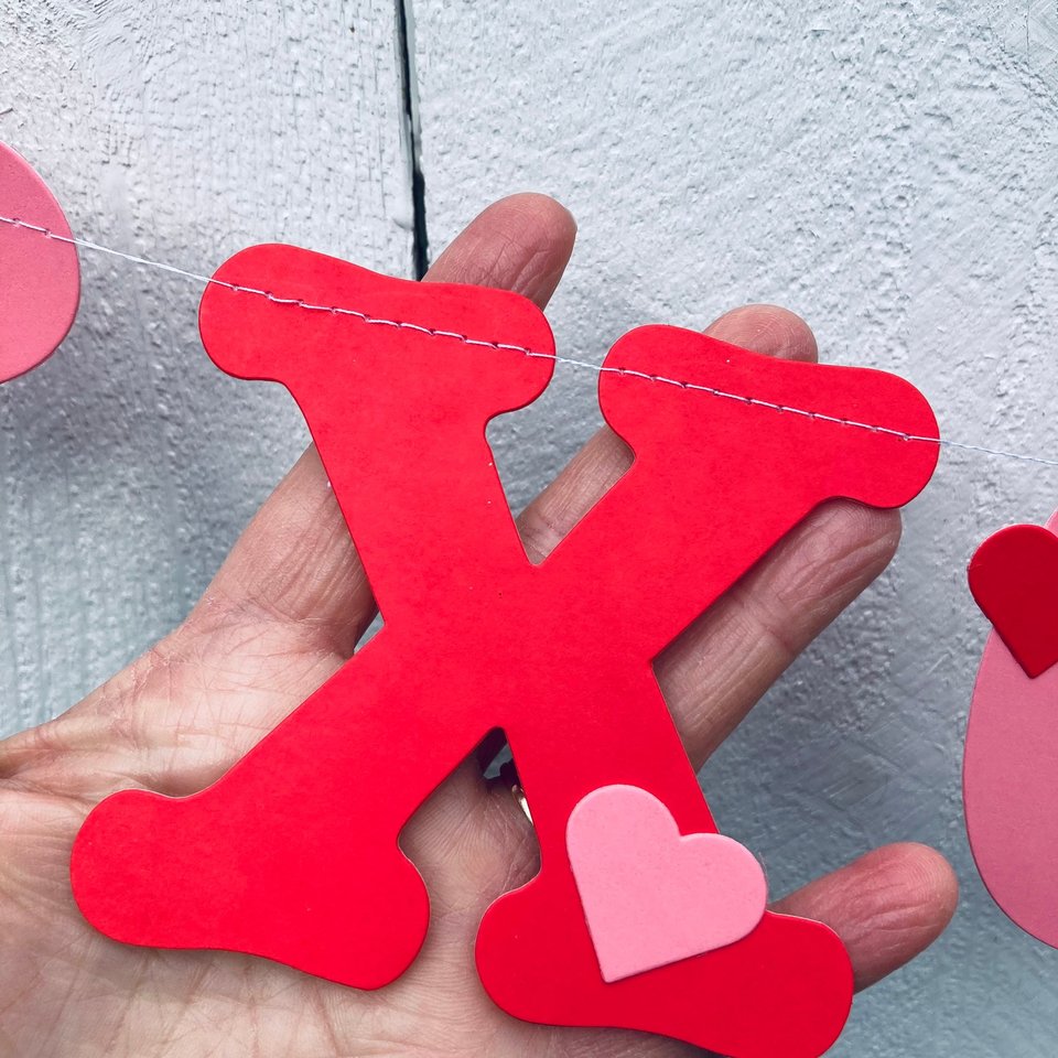 Valentine's Day Banner, XOXO Banner, Cute Valentine's Day Decoration, Hugs and Kisses Decoration, Fireplace Mantel Decor, Valentine Hearts
