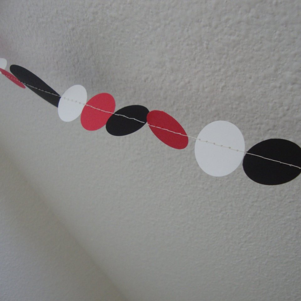 Red Black and White Graduation Garland, Paper Circle Garland, Graduation Decoration, High School Grad Decor, College Graduation Decor