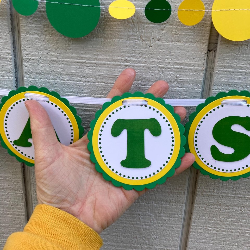 Graduation Banner and Garland, Congrats Banner, Green and Yellow Graduation Party Decor, University of Oregon custom banner, Baylor Grad