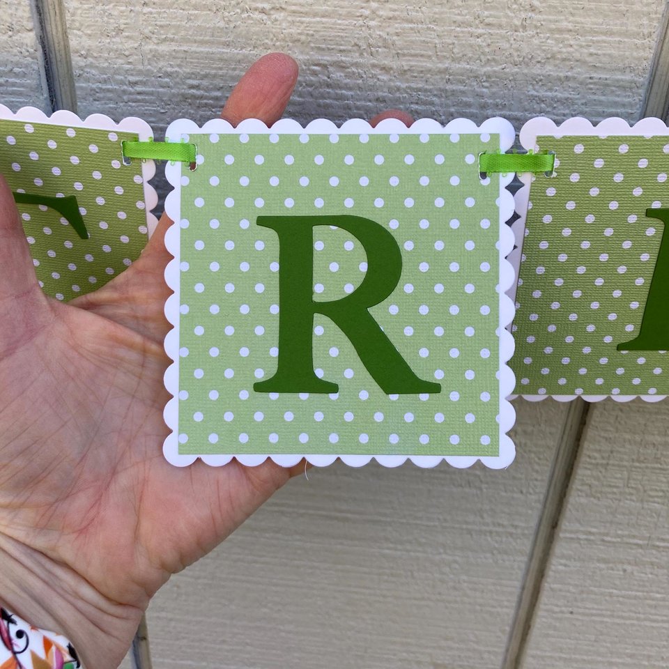Saint Patrick's Day mantel sign, green and gold banner, March home decor, Irish pub decoration, Three-leaf clover, luck of the Irish