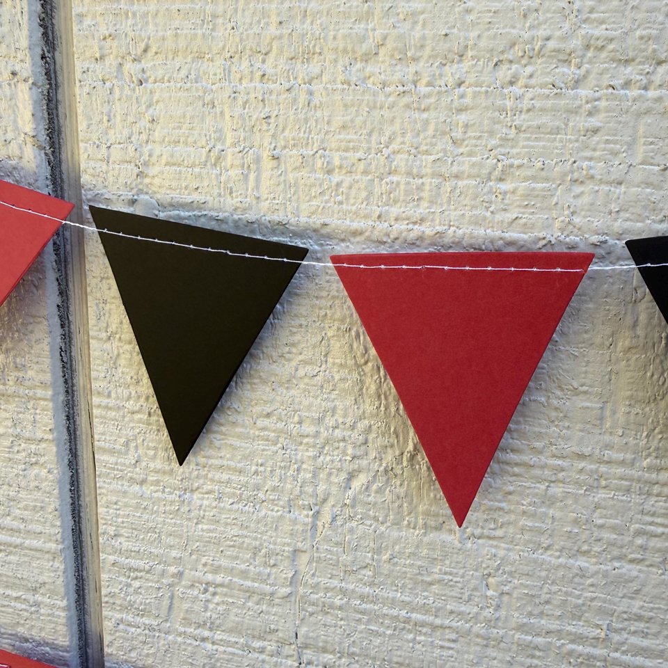 University of South Carolina Graduation Garland, Black and Garnet Red Pennant Flags, Graduation Decoration, Bed Party, Decision Day Streamer