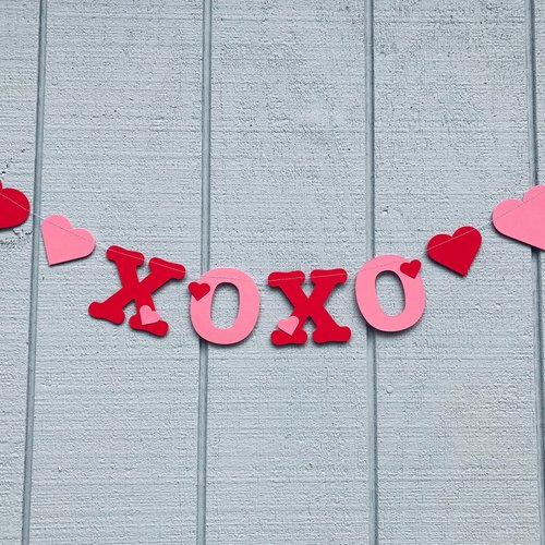 Valentine's Day Banner, XOXO Banner, Cute Valentine's Day Decoration, Hugs and Kisses Decoration, Fireplace Mantel Decor, Valentine Hearts