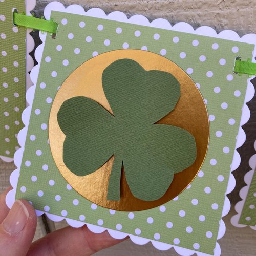Saint Patrick's Day mantel sign, green and gold banner, March home decor, Irish pub decoration, Three-leaf clover, luck of the Irish